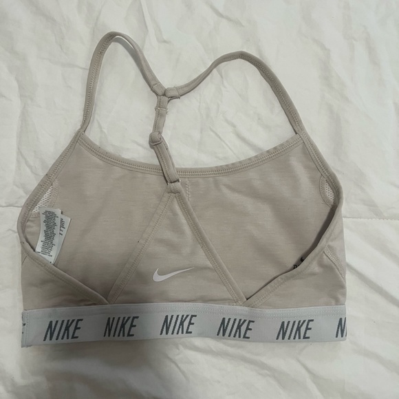 nike sports bra - Picture 2 of 2